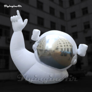 giant-white-inflatable-astronaut-balloon
