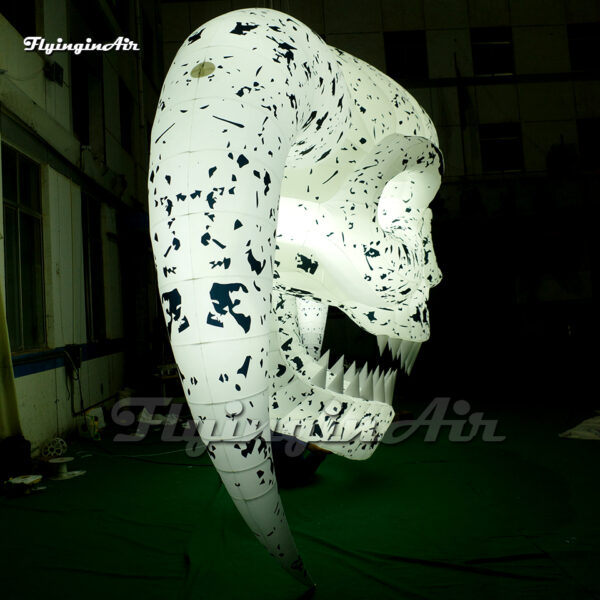 giant-illuminated-white-inflatable-skull-model