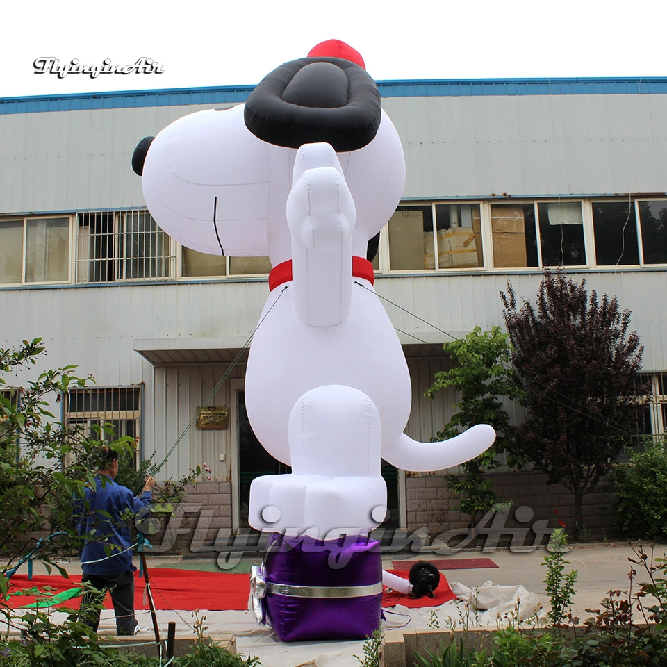 outdoor yard Christmas decoration giant inflatable snoopy dog with a gift box